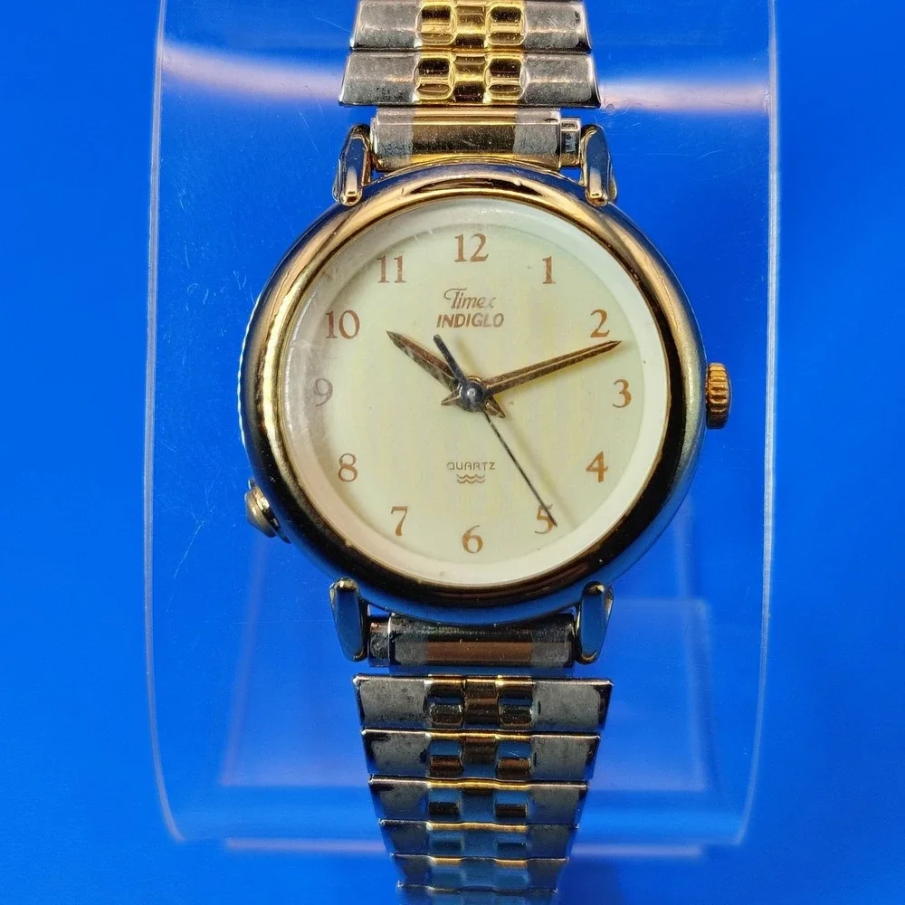 Vintage 2002 Timex Classic 25mm Women's Quartz Two Tone Dress Watch (No Indiglo)